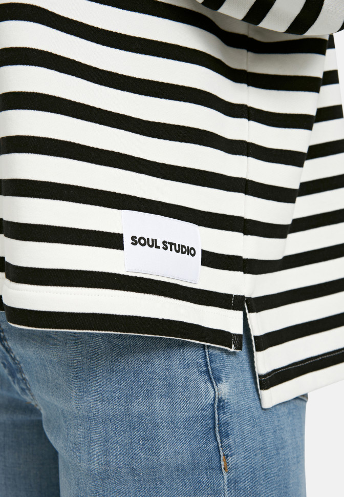 Свитшот в полоску