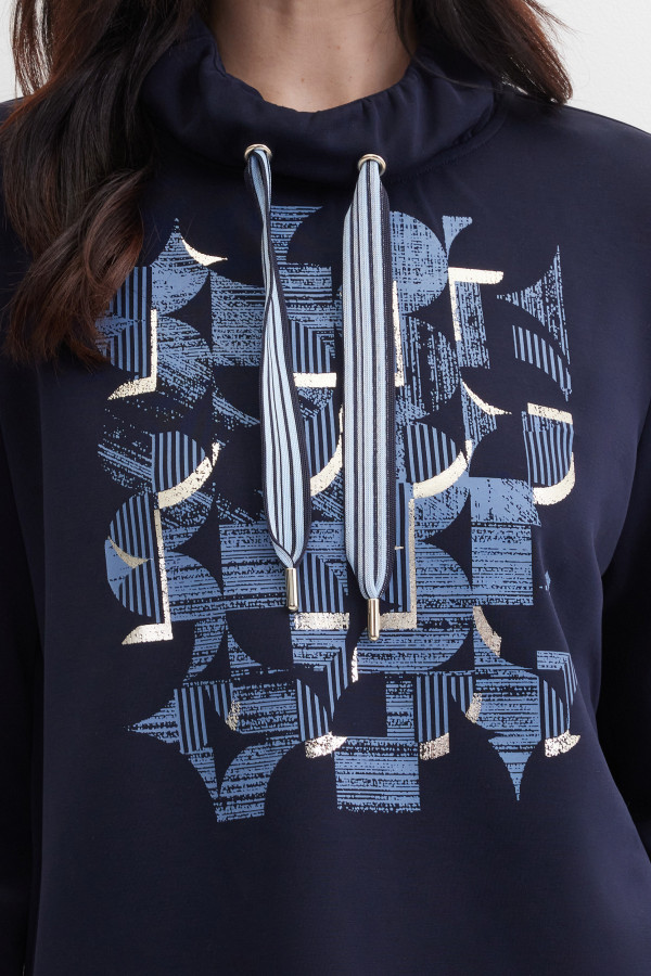 Свитшот свободного кроя