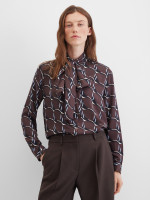 Блузка с бантом