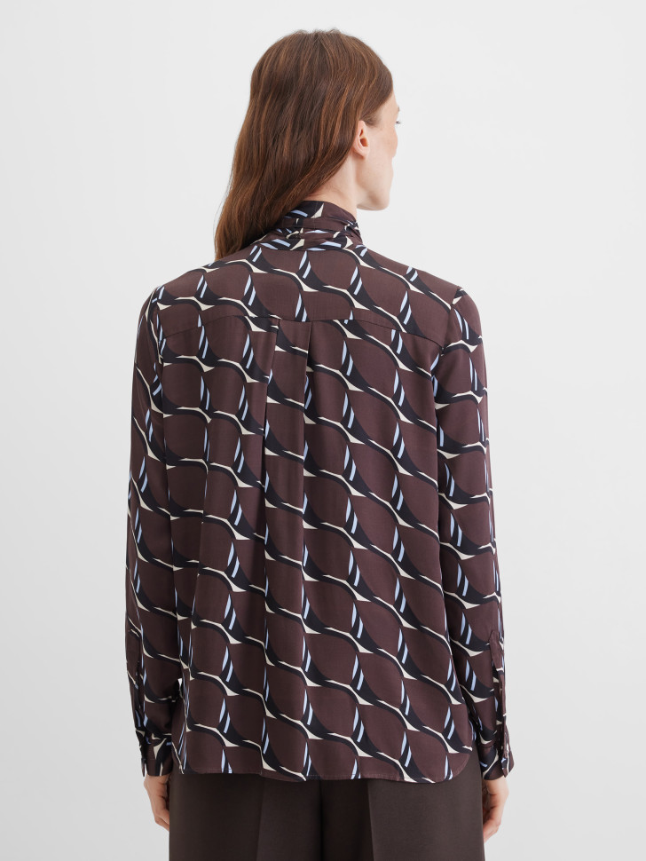 Блузка с бантом