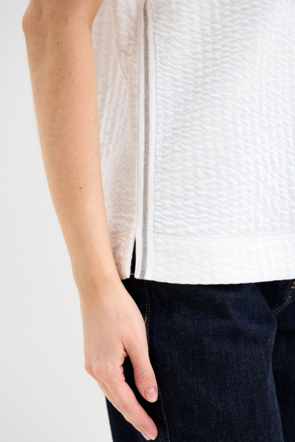 Футболка с округлым вырезом