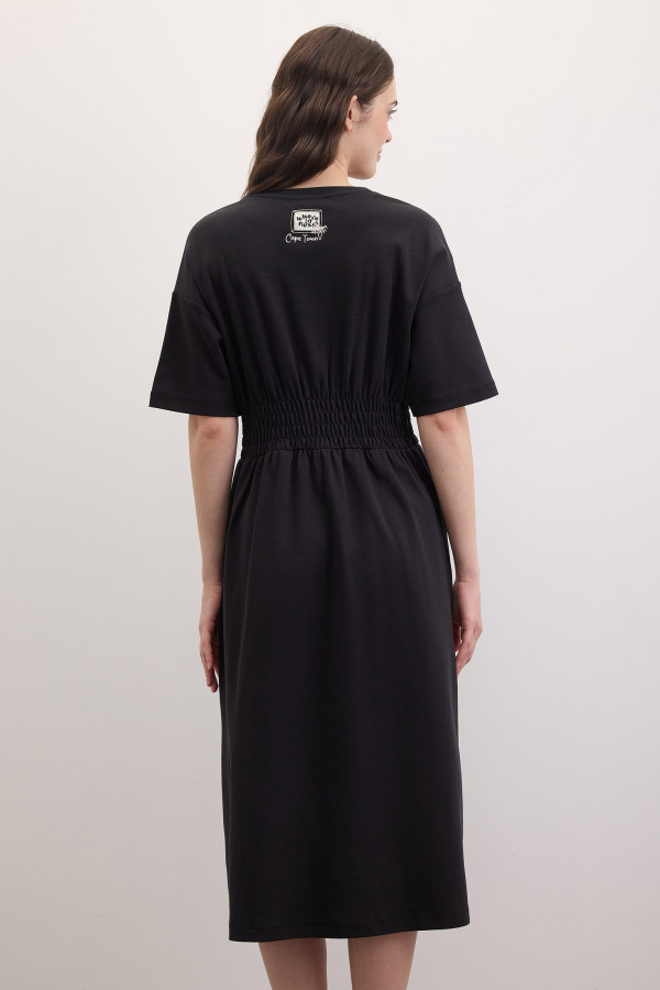 Платье миди на резинке