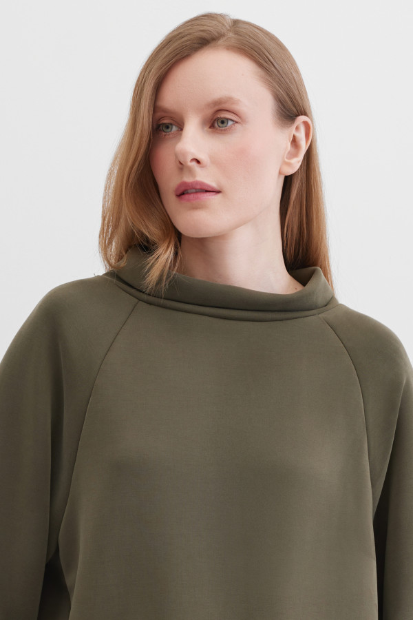 Лонгслив с рукавами 3/4 и воротом-стойкой