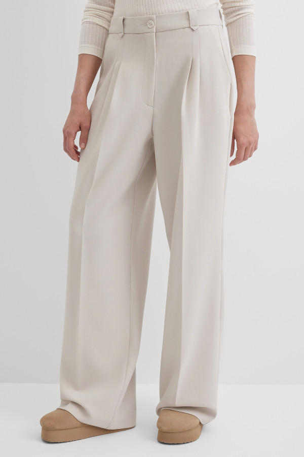 Брюки широкие с защипами