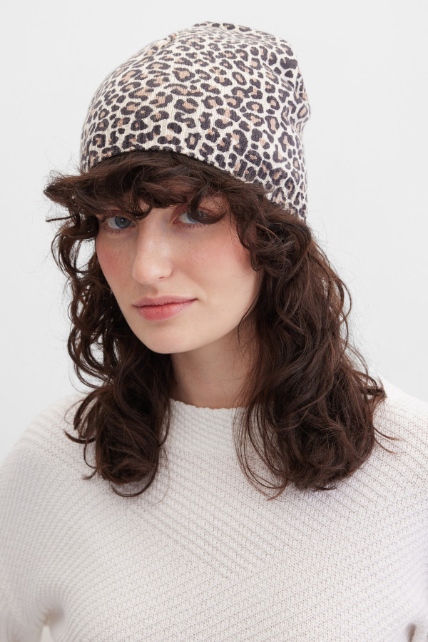 Шапка трикотажная с леопардовым принтом