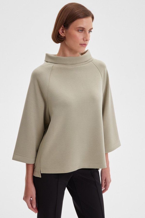 Свитшот с рукавами 3/4 и воротом-стойкой