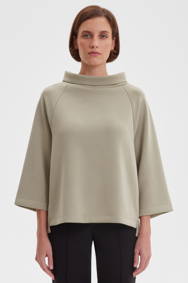 Свитшот с рукавами 3/4 и воротом-стойкой