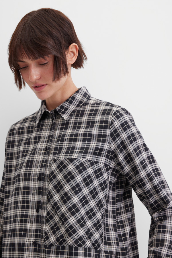Рубашка в клетку с надписью на спине