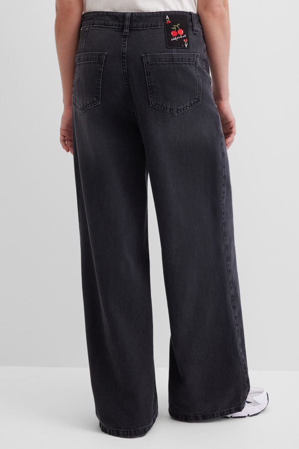 Джинсы широкие