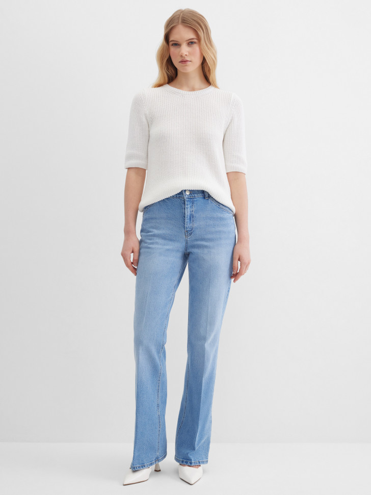 Джинсы расклешенные