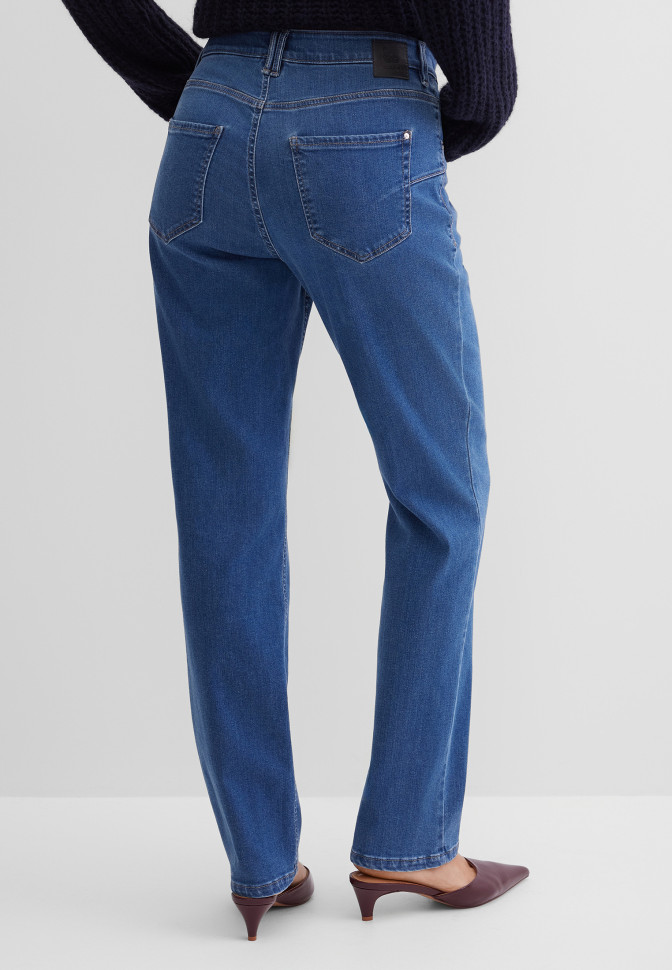 Джинсы зауженные