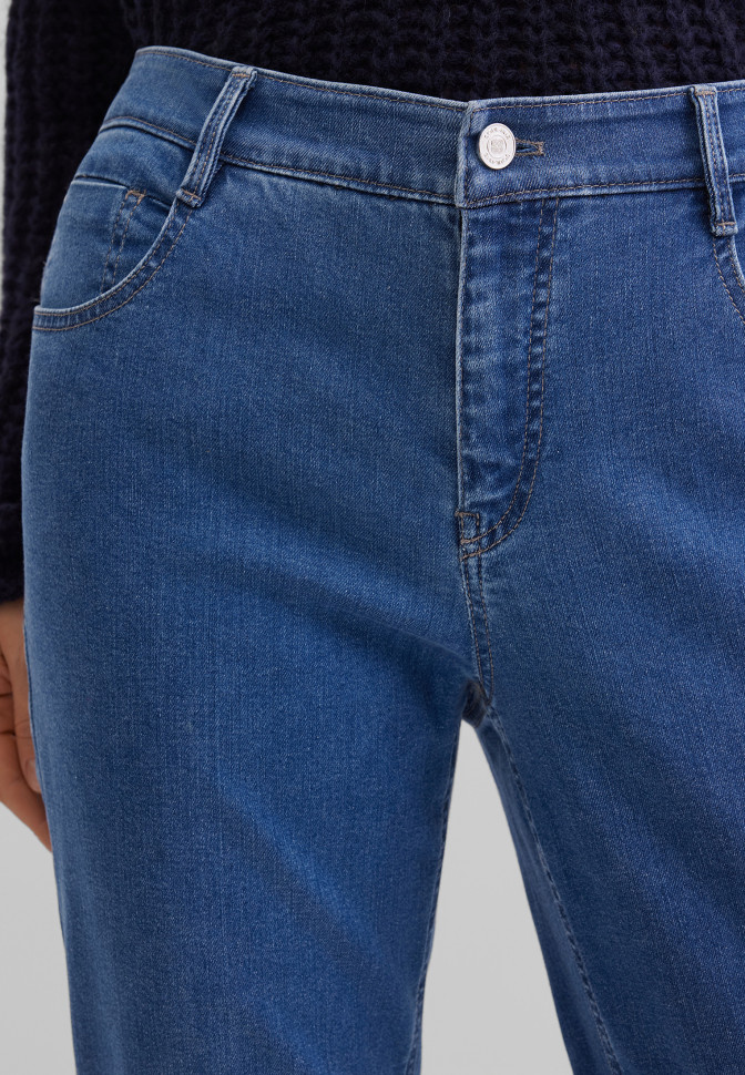 Джинсы зауженные