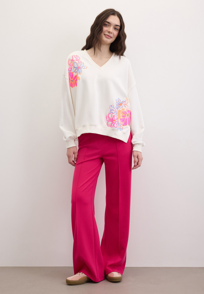 Свитшот оверсайз с разрезами и вышивкой пайетками