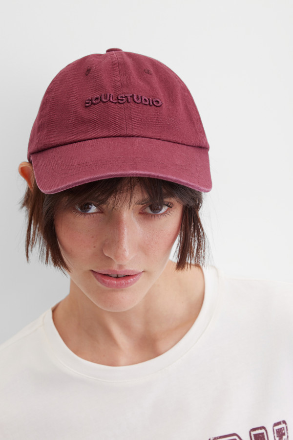 Кепка с вышивкой