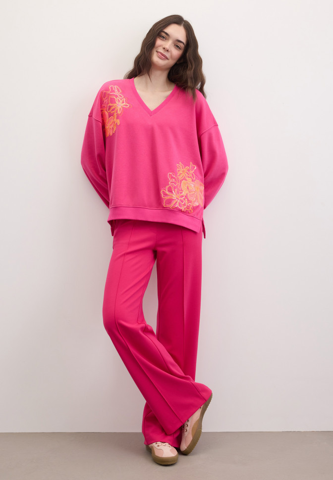 Свитшот с вышивкой пайетками