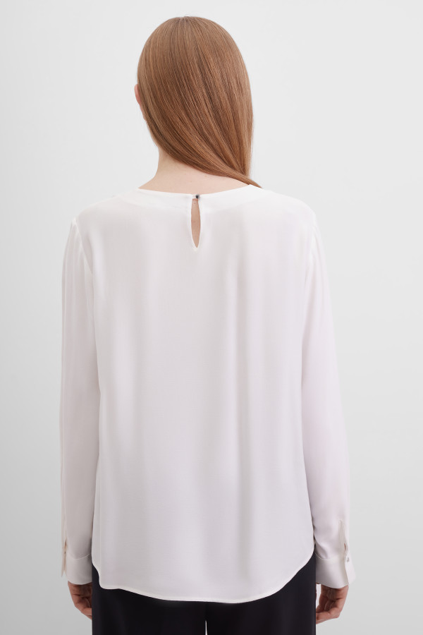 Блузка свободного кроя с длинными рукавами