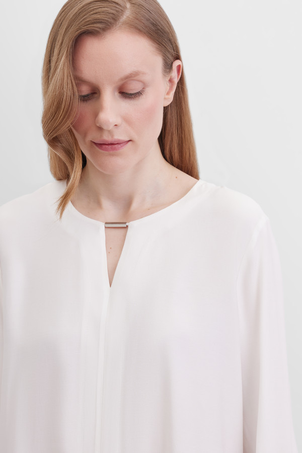 Блузка свободного кроя с длинными рукавами