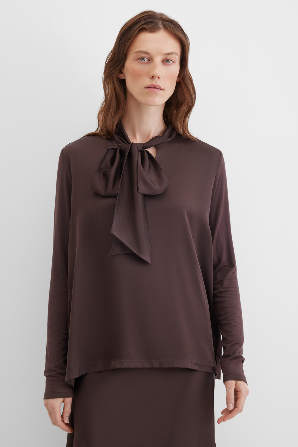 Блузка с бантом