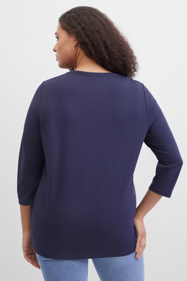 Лонгслив с вышивкой