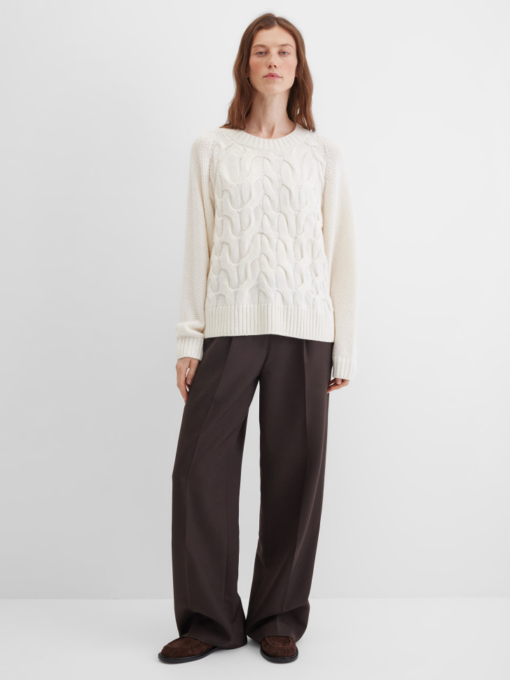 Джемпер с узором "косы"