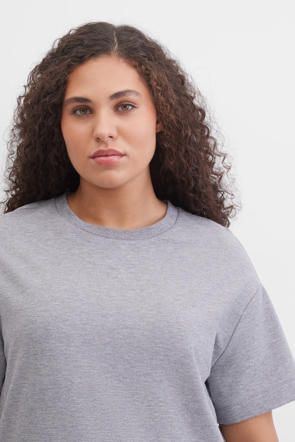 Футболка с разрезами