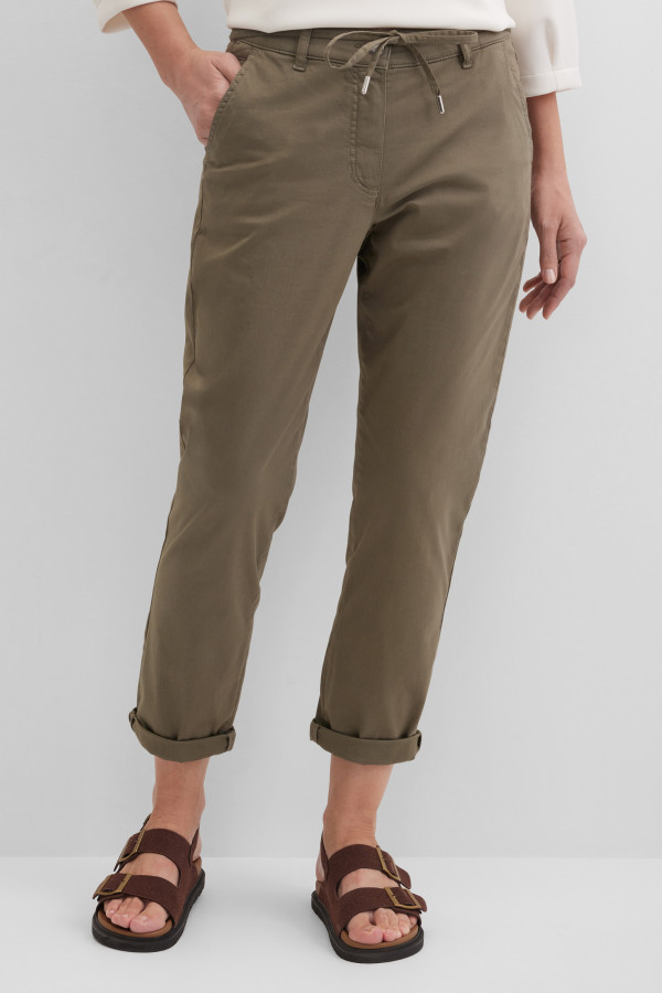 Брюки чинос