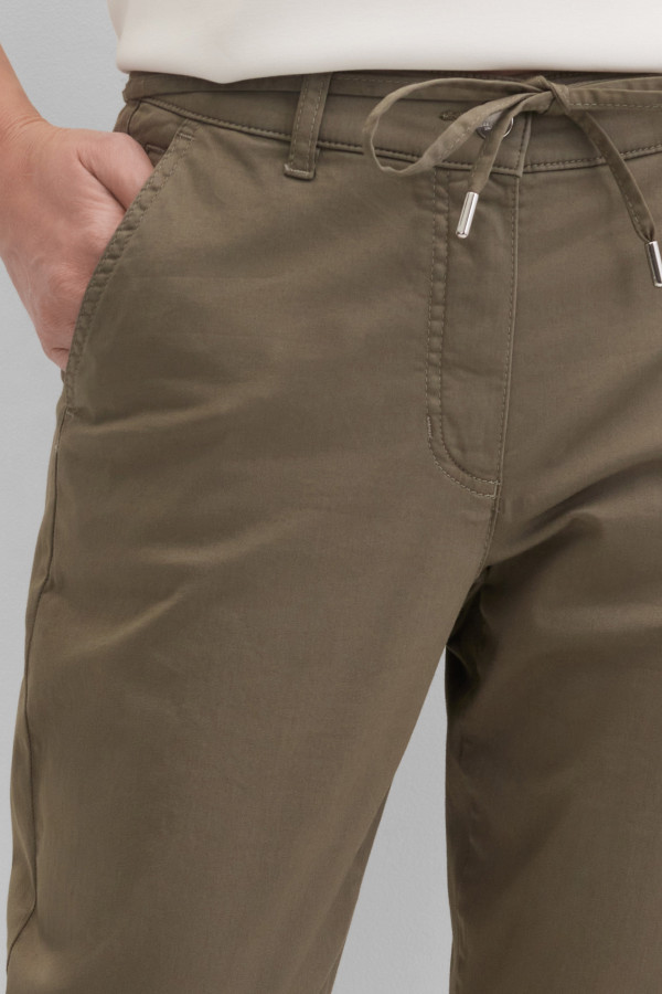 Брюки чинос