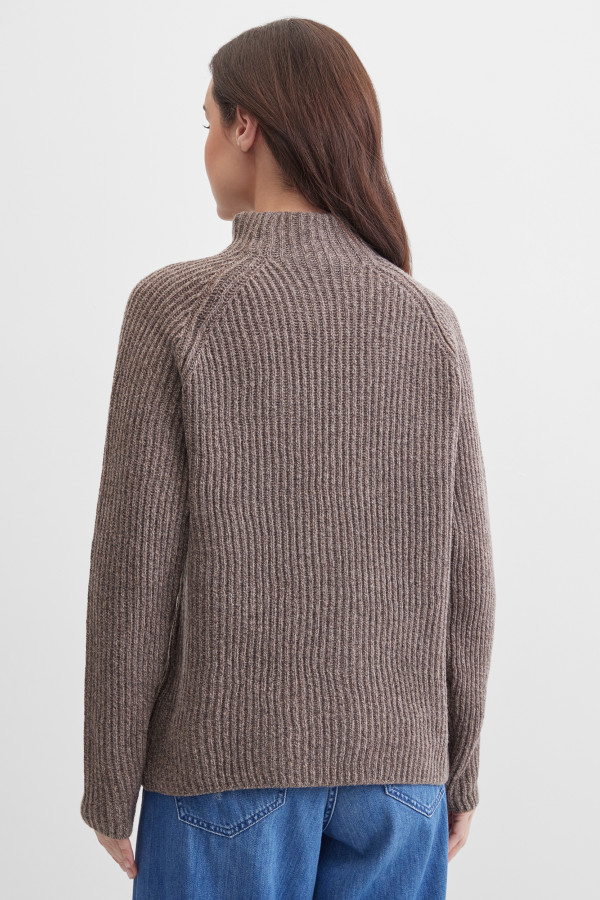 Свитер из шерсти