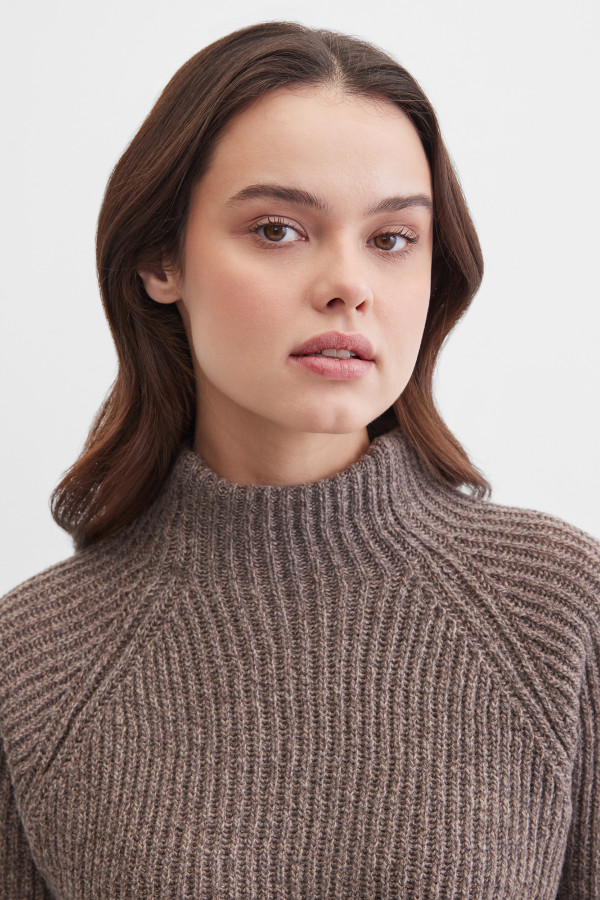 Свитер из шерсти