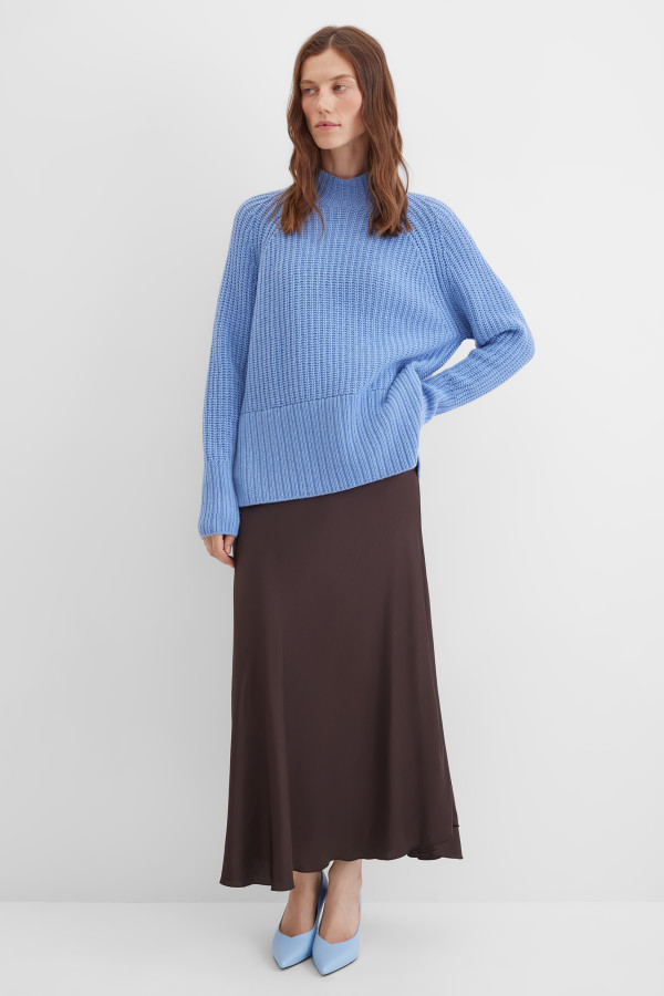 Свитер с разрезами сбоку