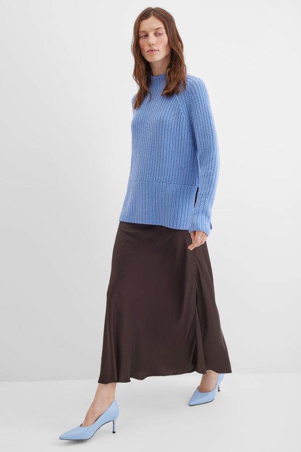 Свитер с разрезами сбоку