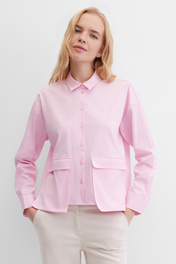 Блузка с накладными карманами