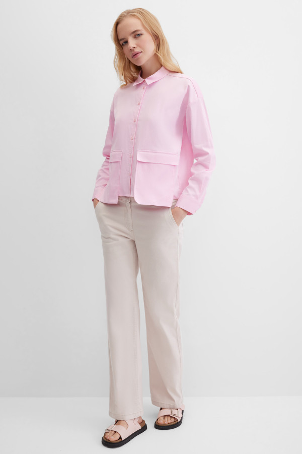 Блузка с накладными карманами