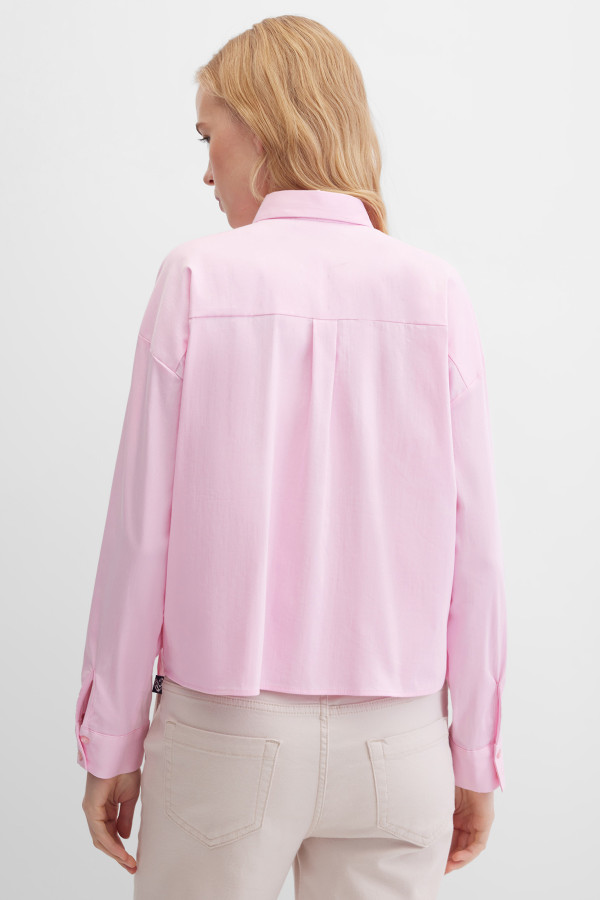 Блузка с накладными карманами