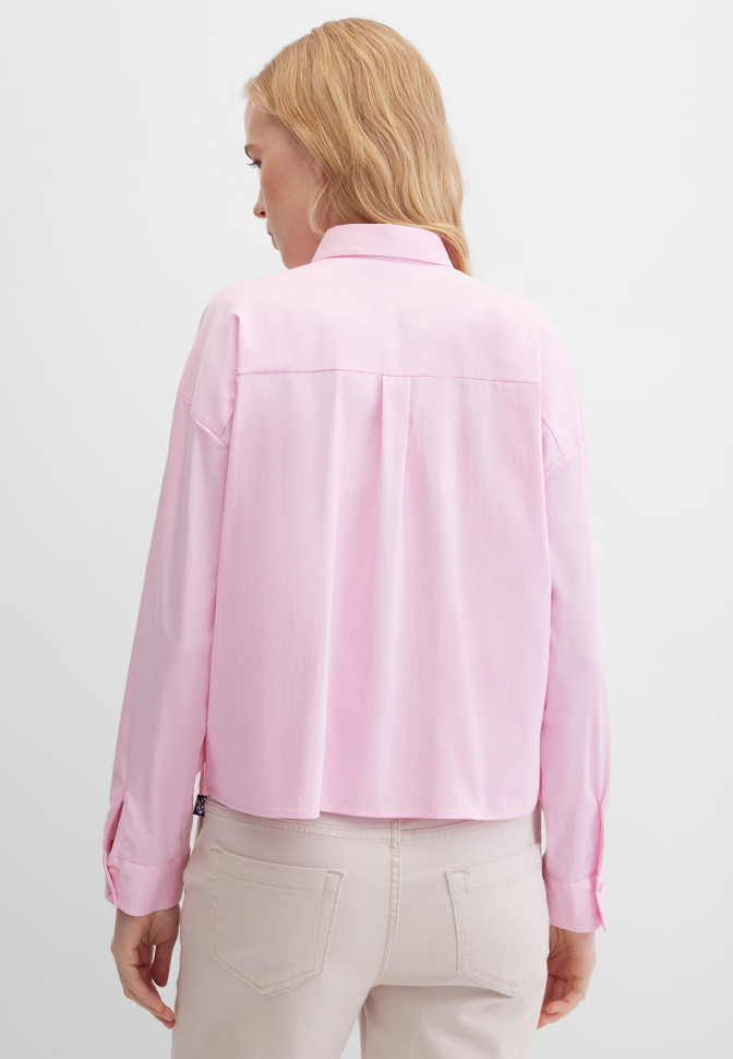 Блузка с накладными карманами