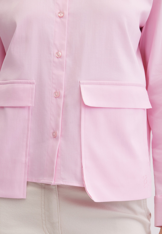 Блузка с накладными карманами