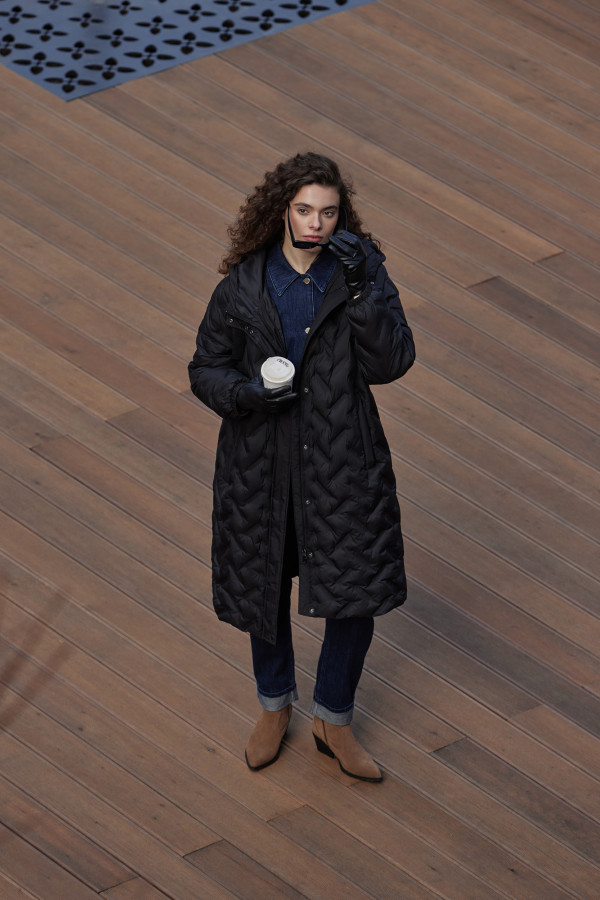 Пальто стеганое с капюшоном