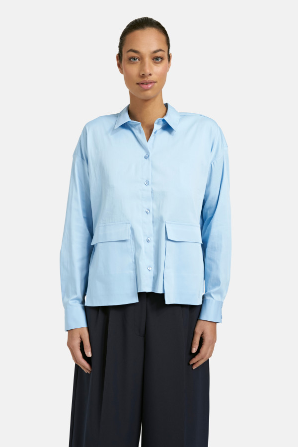 Блузка с накладными карманами