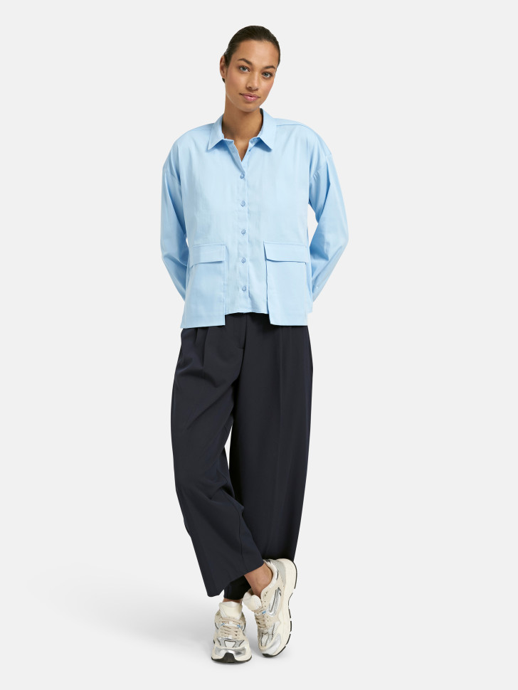 Блузка с накладными карманами