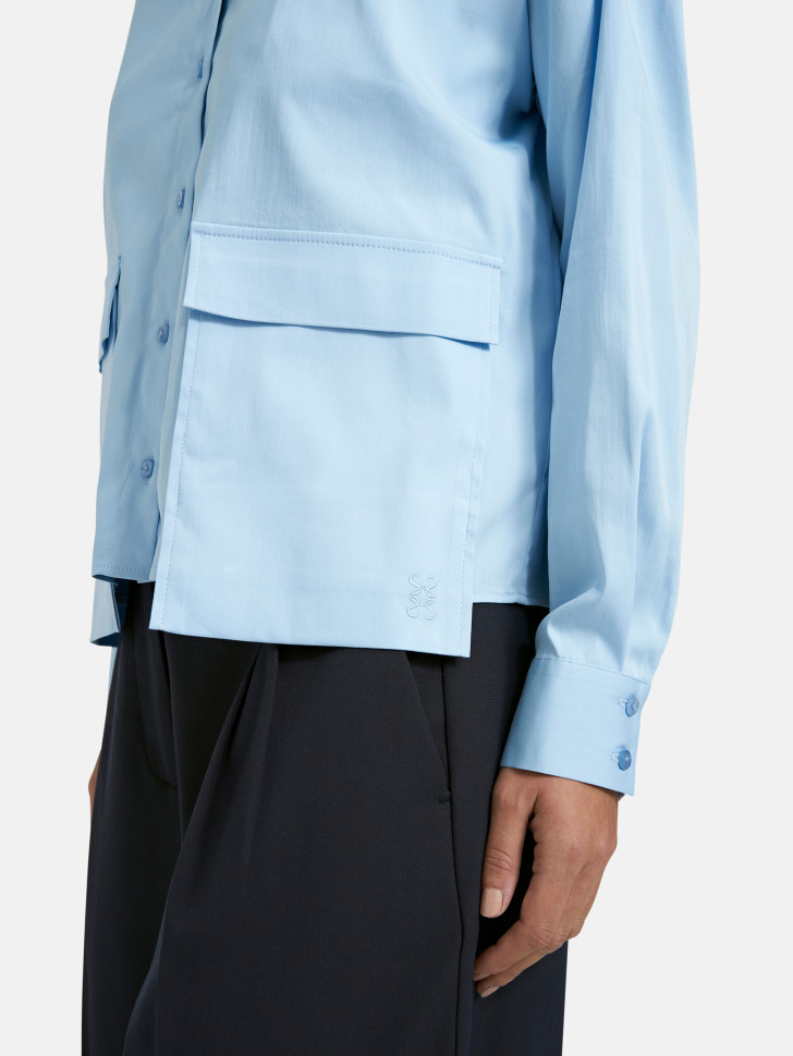 Блузка с накладными карманами